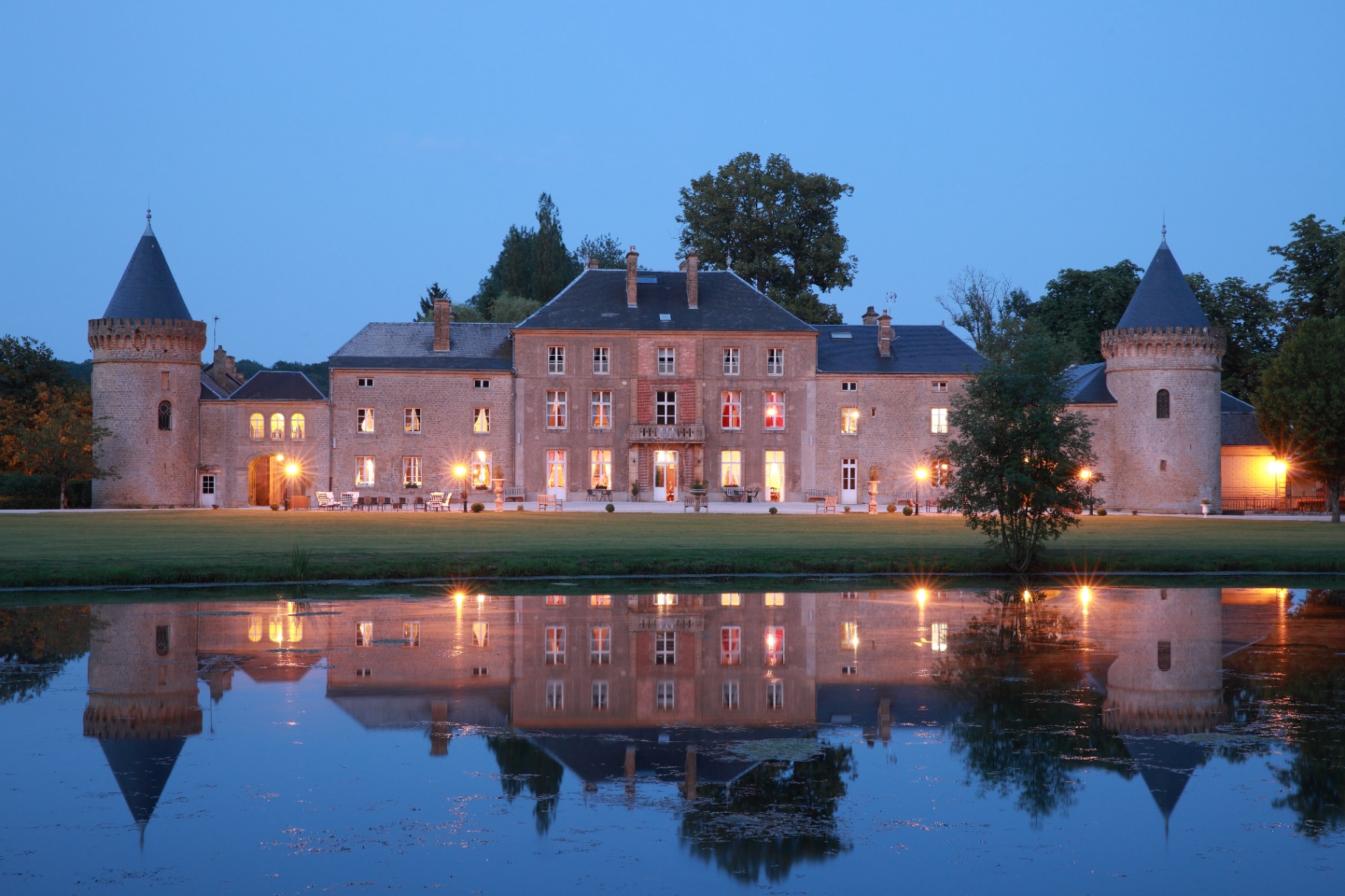 Château du Faucon reflété dans l'étang