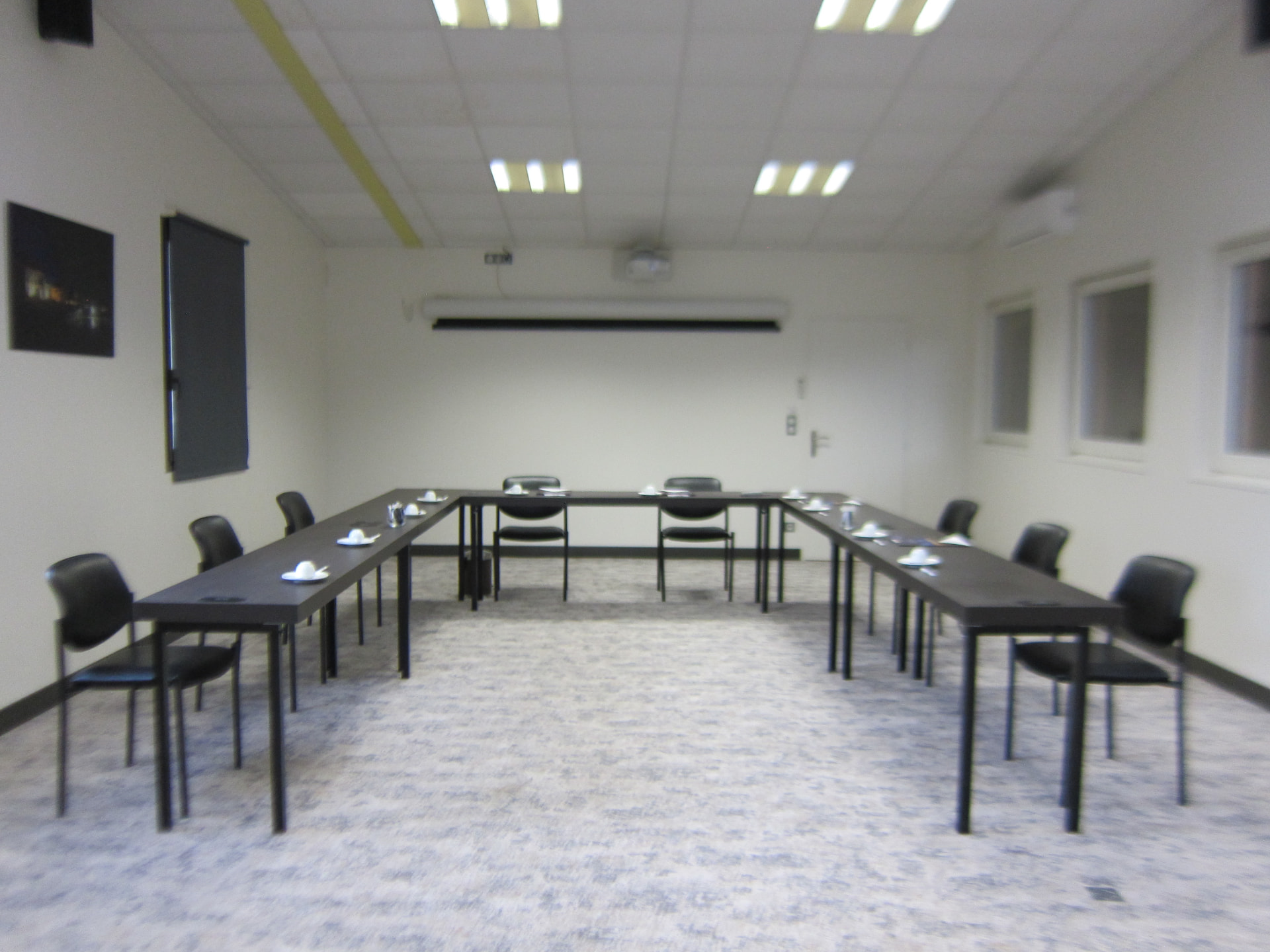 Salle de réunion en U