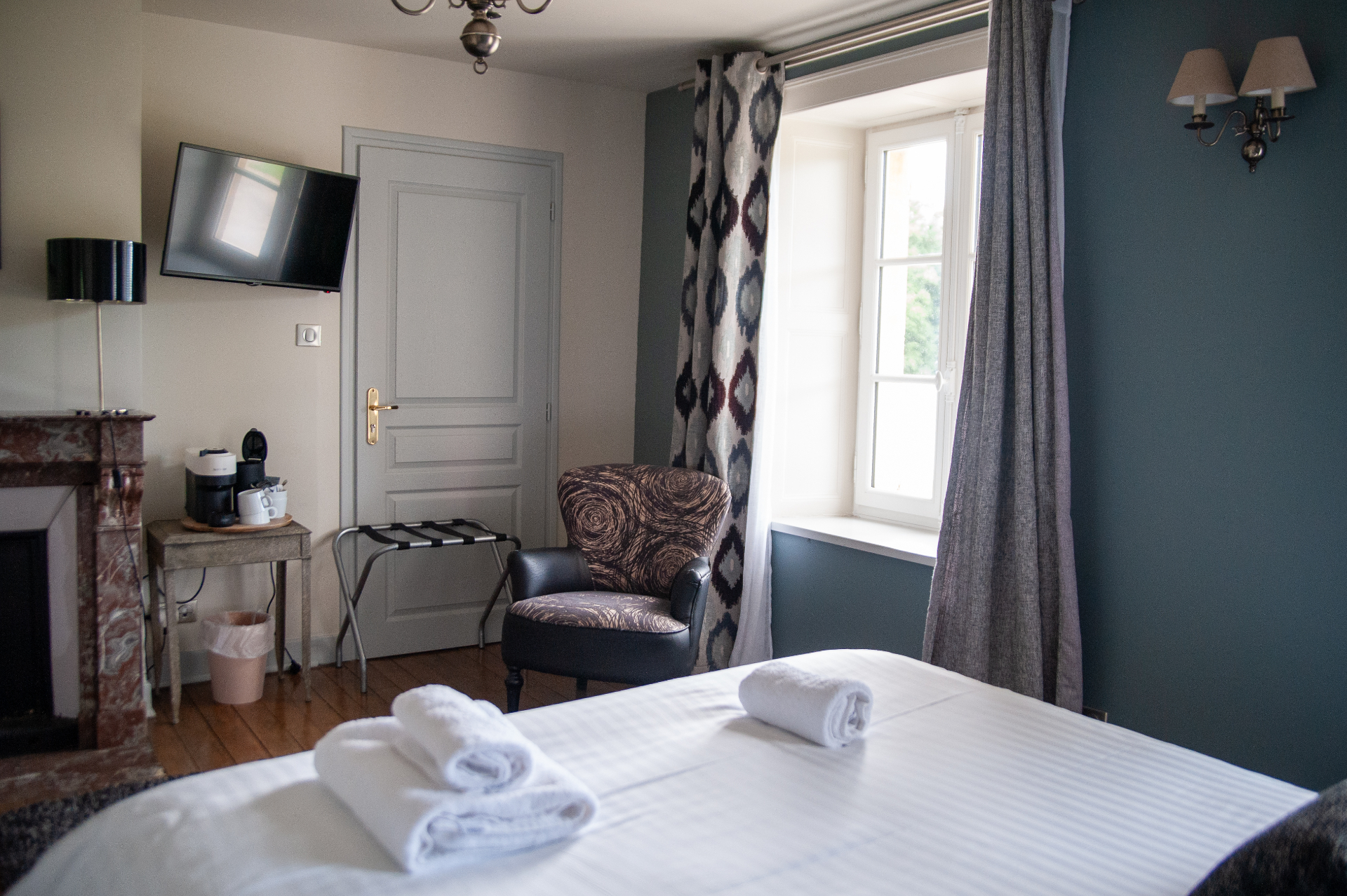 Chambre du château avec vue sur le parc